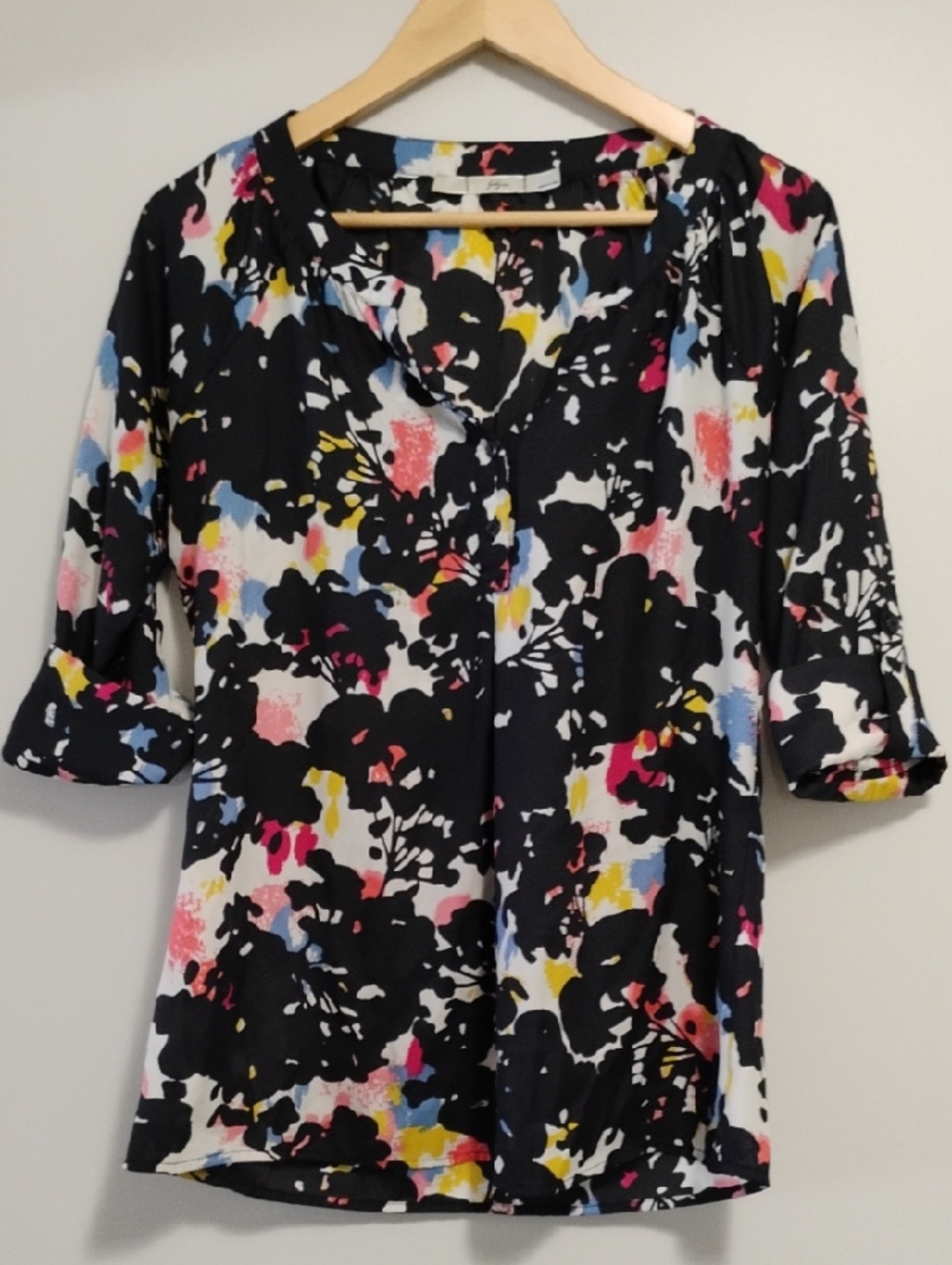 Gibson Black Floral Spray-Print Blouse with Pink, Blue & Yellow Size XS